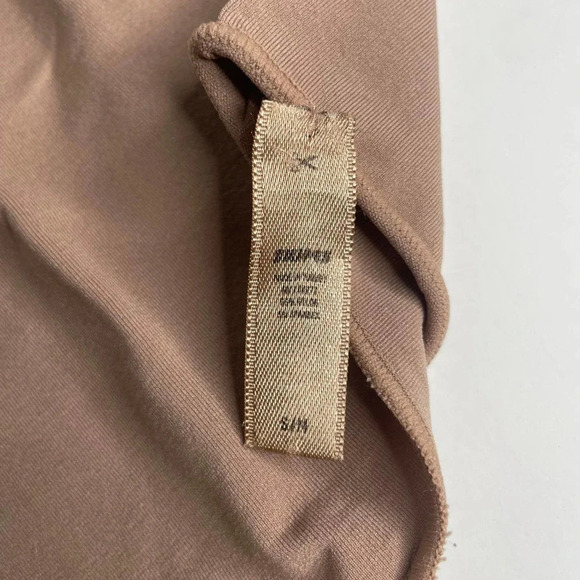 Skims Essential Crew Neck Sleeveless Bodysuit Sienna - Picture 4 of 4